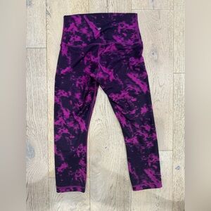 Lululemon Magenta and black crop leggings. Size 6